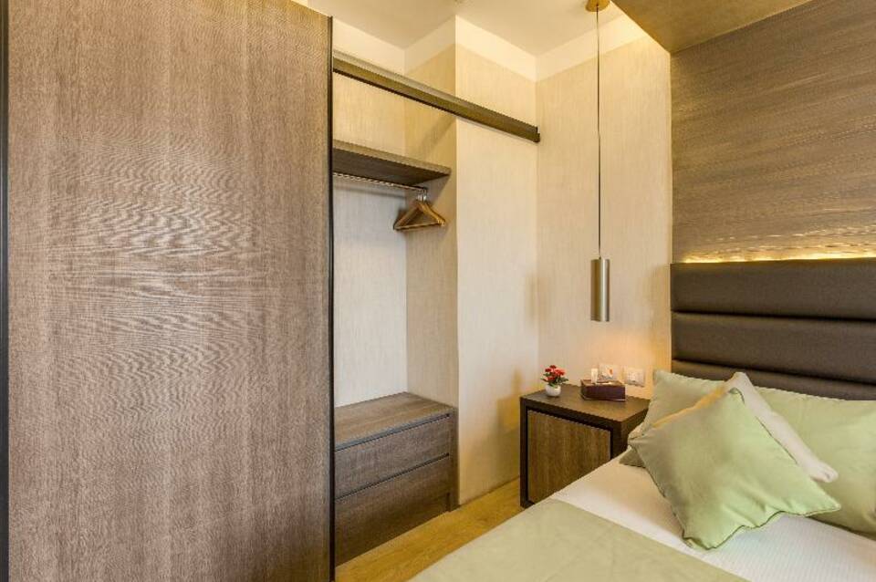Warmth Hotel 3
