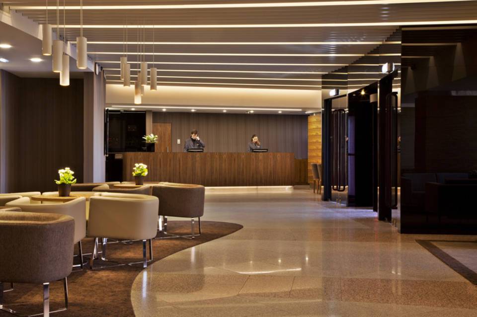 Ramada by Wyndham Lisbon 5