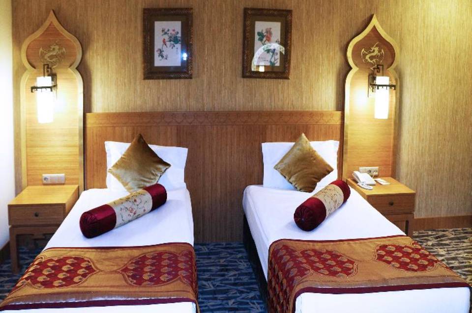 Royal Dragon Hotel 4