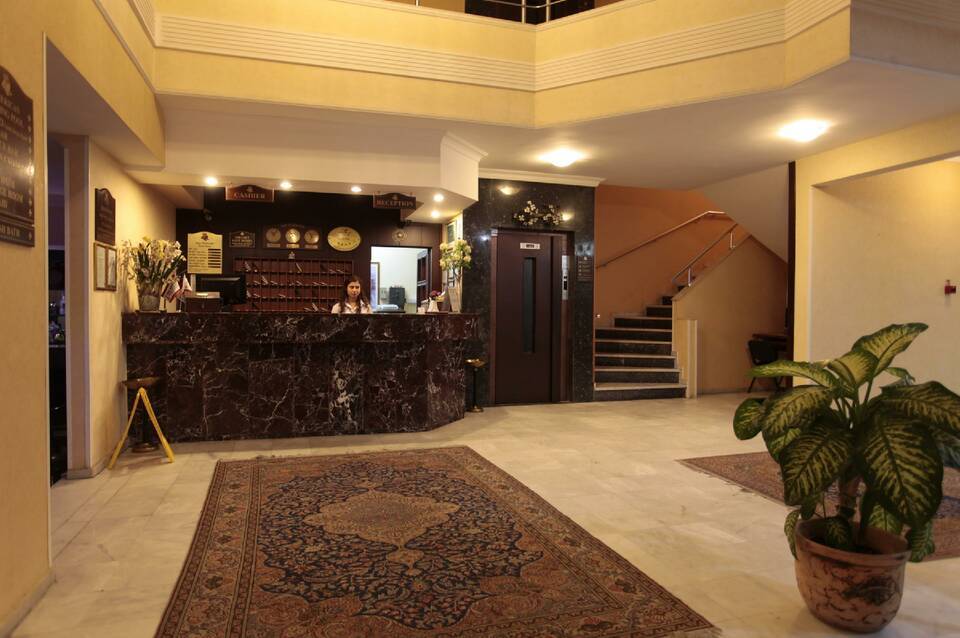 Palm Hotel 3