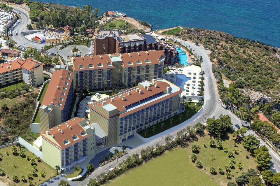Ramada Hotel & Suites by Wyndham Kusadasi 2