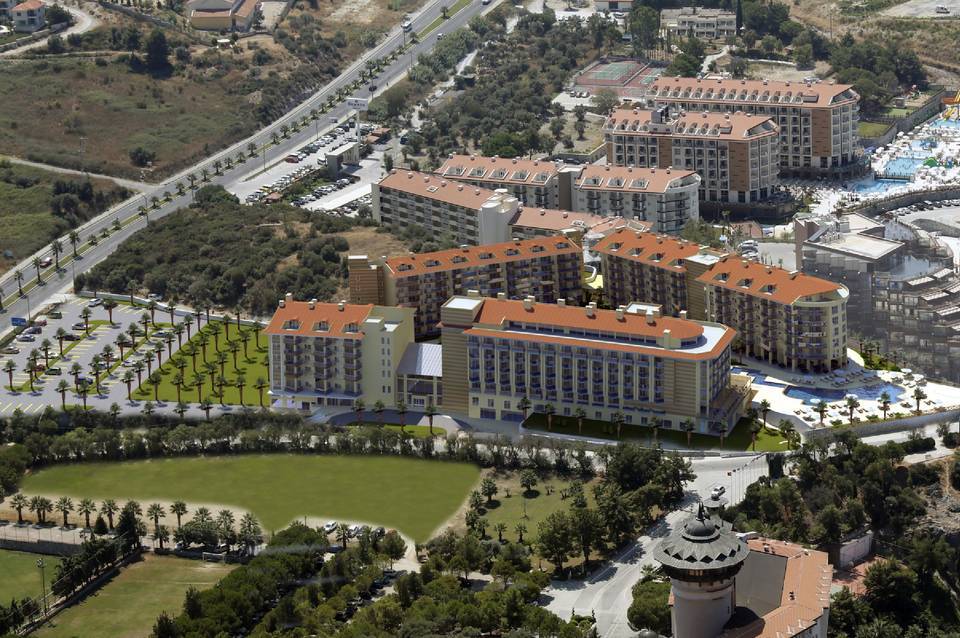 Ramada Hotel & Suites by Wyndham Kusadasi 4
