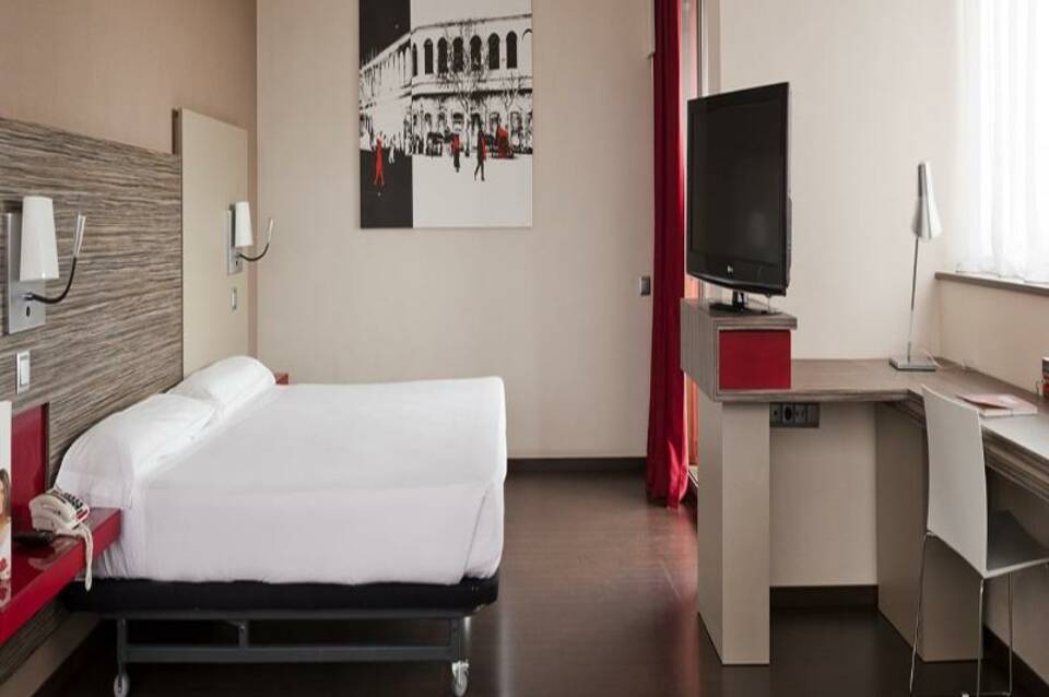 Hotel ILUNION Barcelona 4