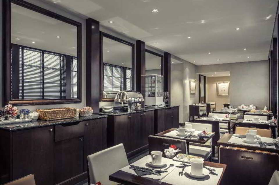 Grand Hotel Chicago 1
