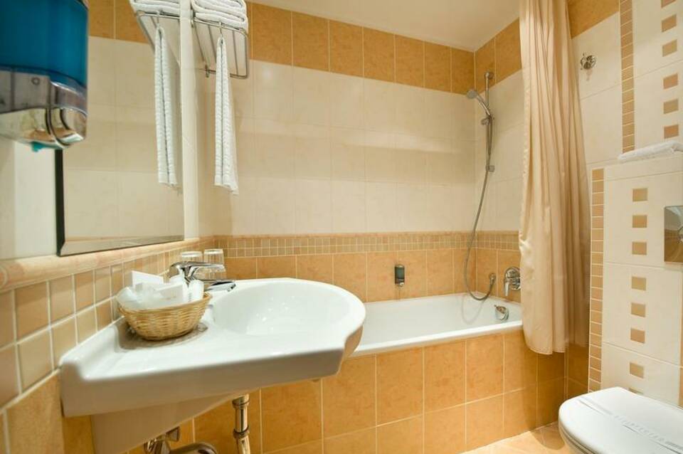 EA Hotel Rokoko 4