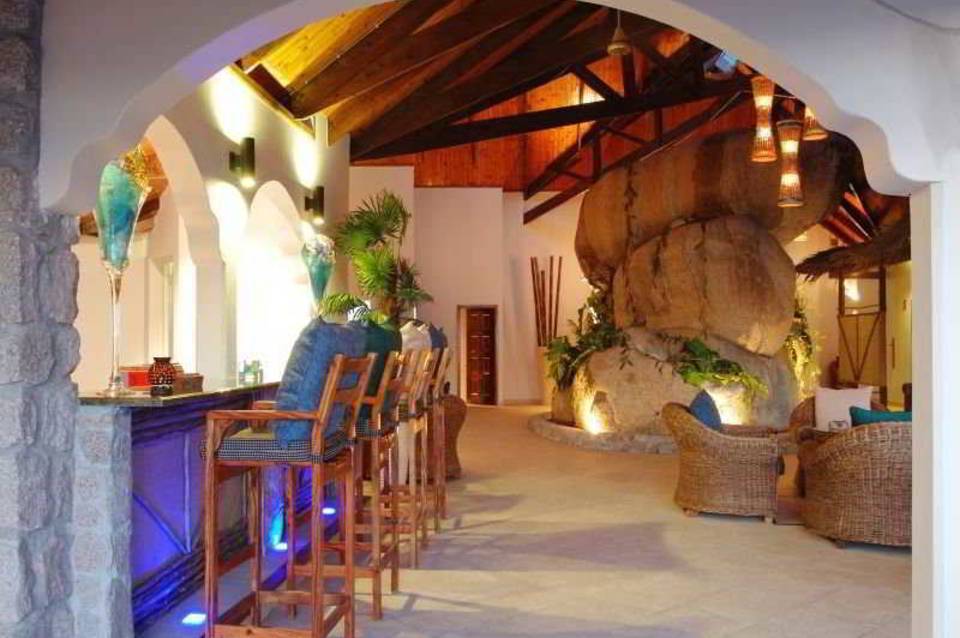 Coco de Mer Hotel & Black Parrot Suites 4