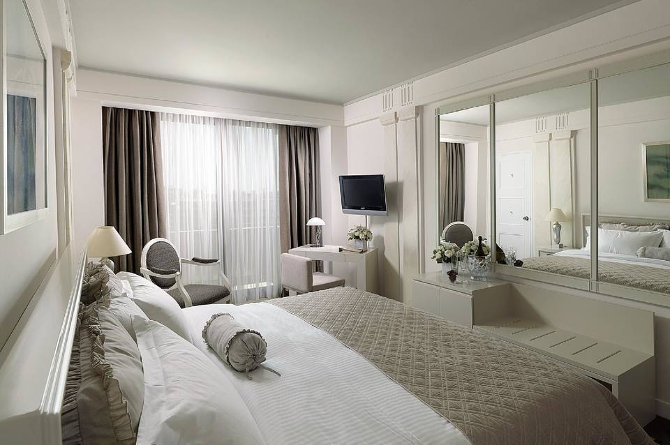 NJV Athens Plaza 4
