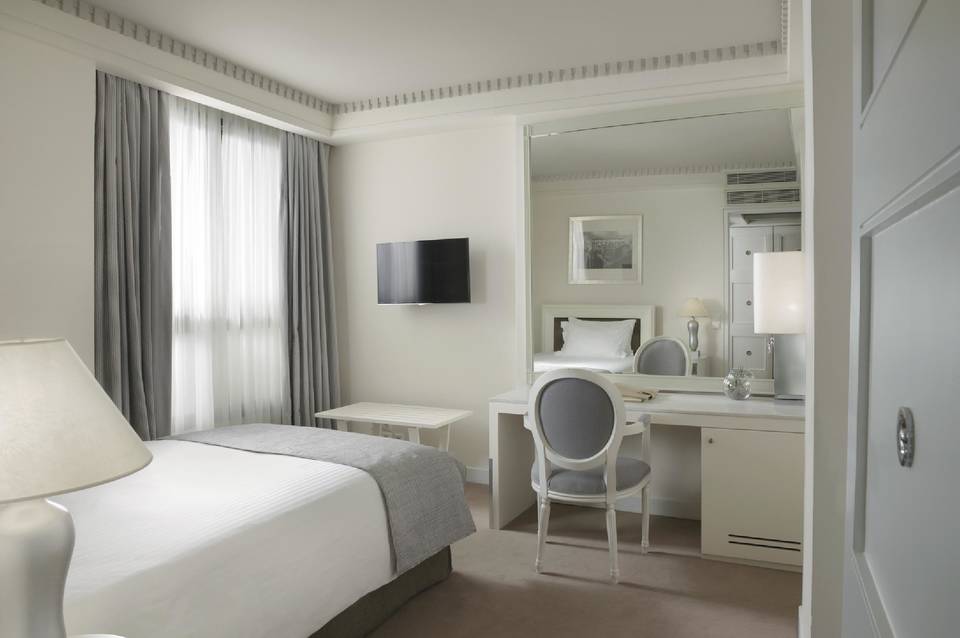 NJV Athens Plaza 5