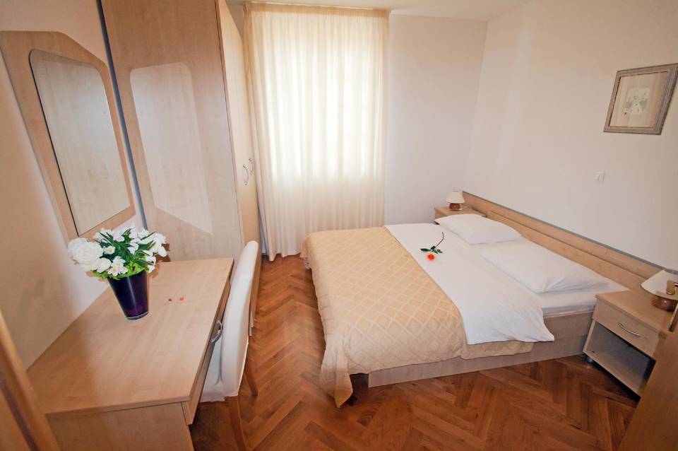 Tamarix Apartments 3