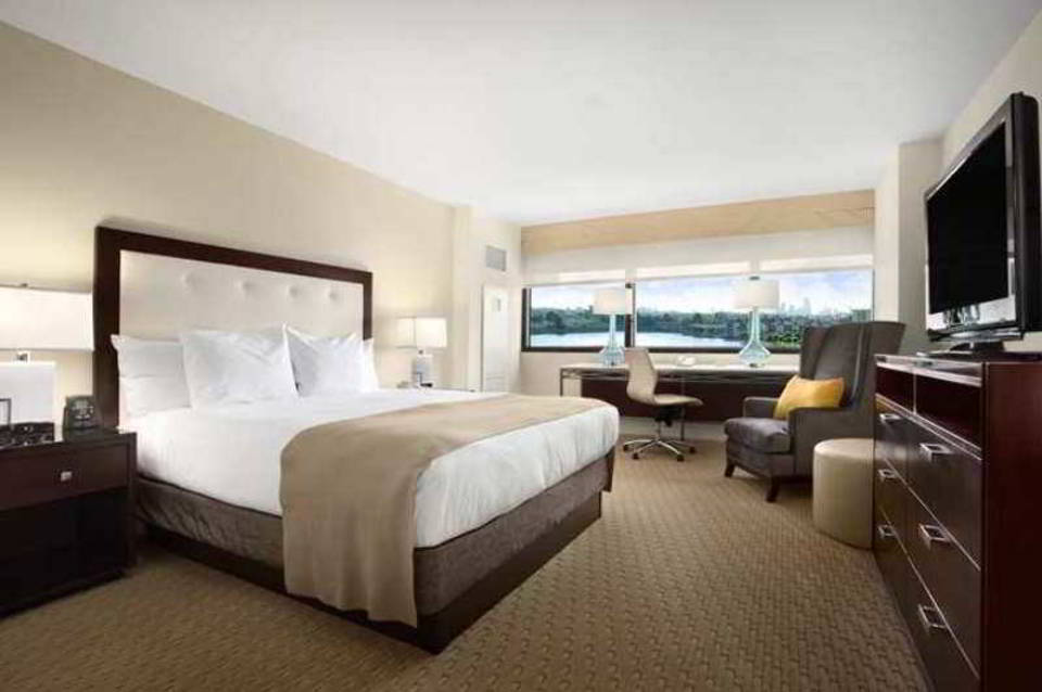 Hilton Miami Airport Blue Lagoon 5