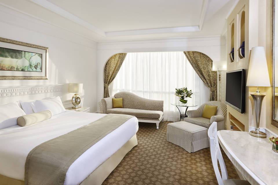 Al Habtoor Grand Resort, Autograph Collection 5