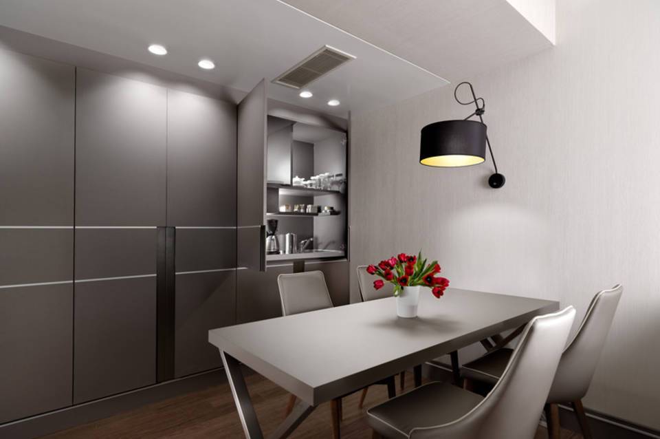 Holiday Suites 1
