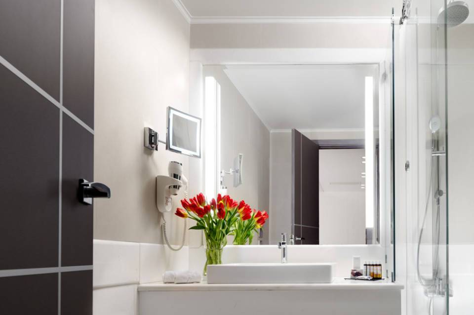 Holiday Suites 2