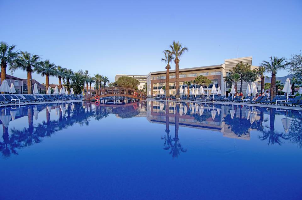 Palm Wings Beach Resort & Spa Kusadasi 1
