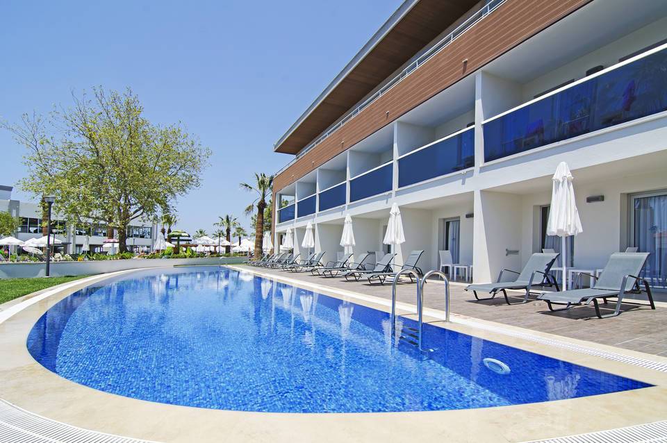 Palm Wings Beach Resort & Spa Kusadasi 3
