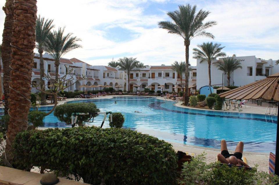 Dive Inn Resort 1