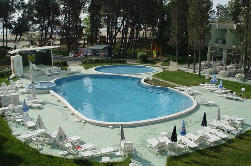 Flamingo Beach Hotel 1