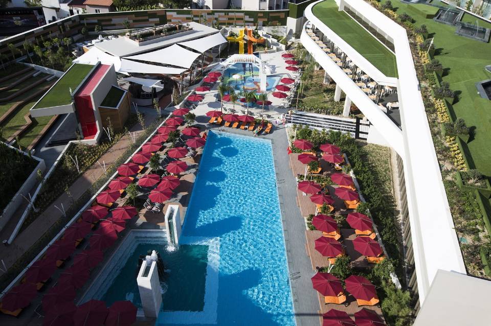 The Sense De Luxe Hotel 2