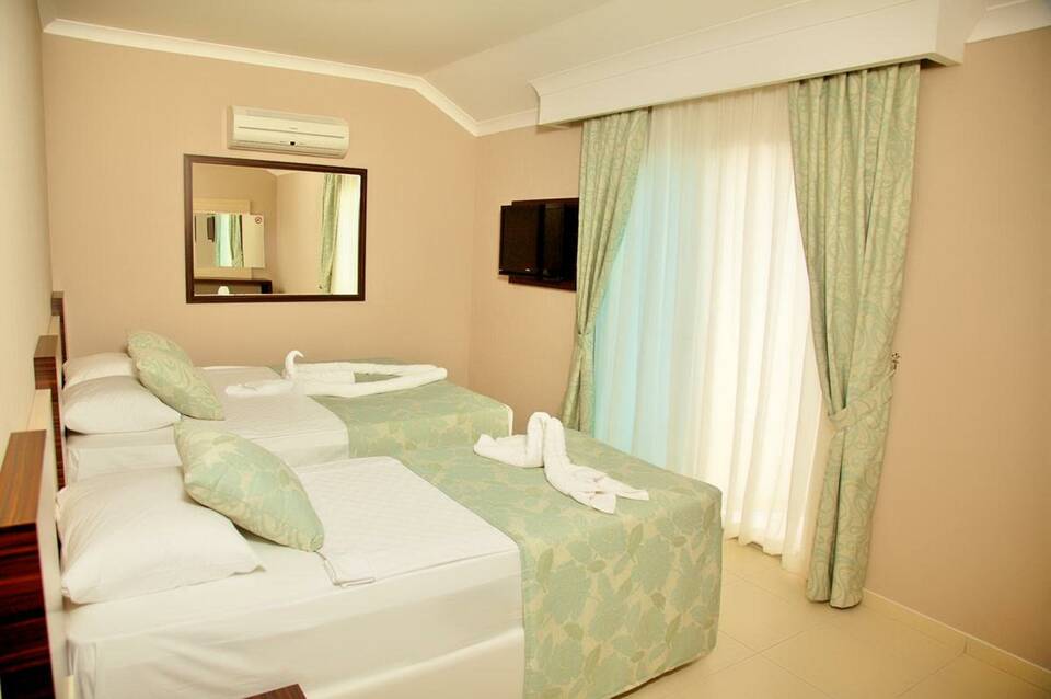 Oji Beach Hotel 4