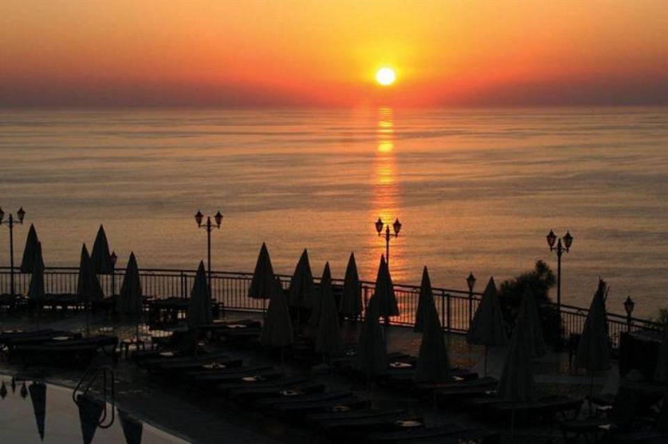 Utopia World Hotel 5