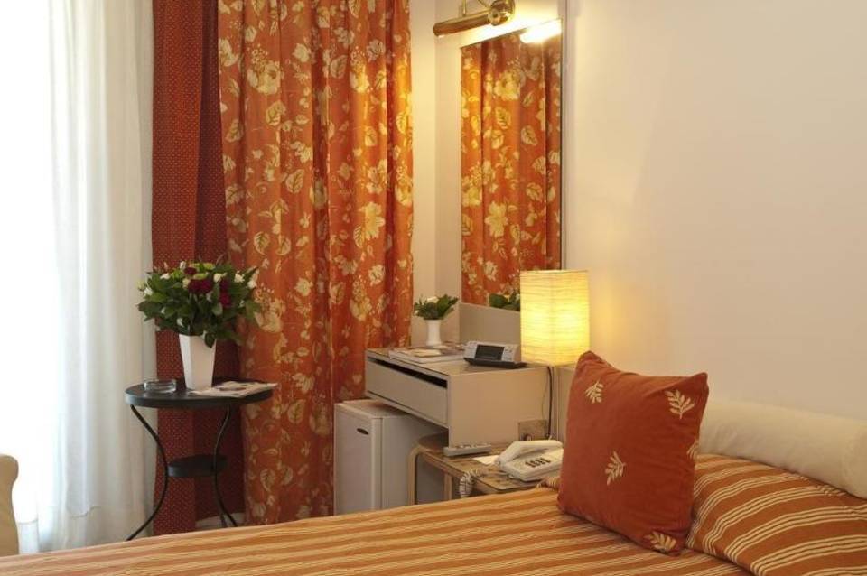 The Park Hotel Piraeus 3