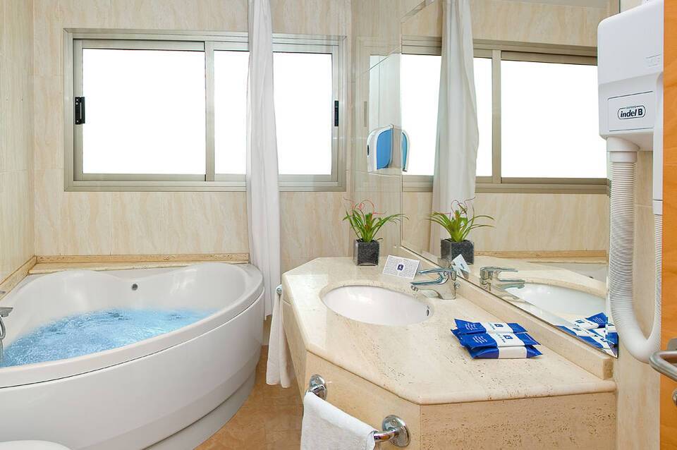 Hotel RH Gijon 1