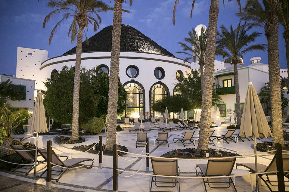 Hotel LIVVO Volcan Lanzarote 1