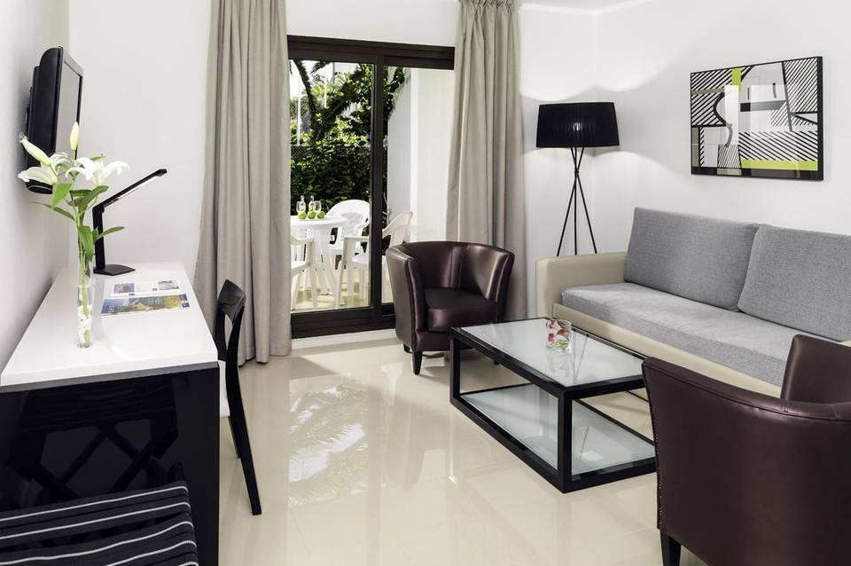H10 White Suites 2