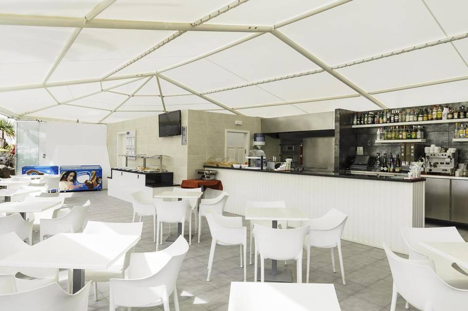 H10 White Suites 4