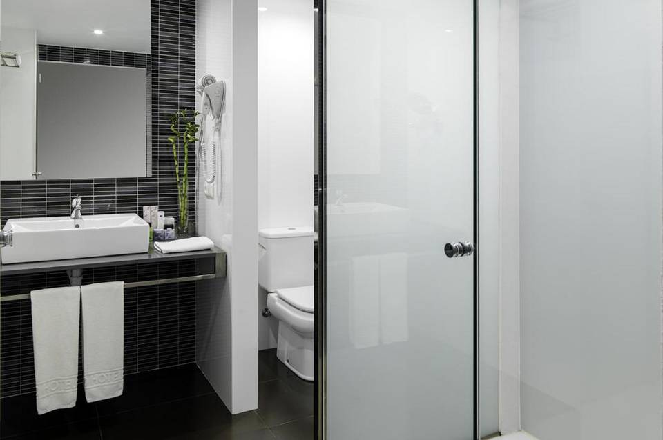 H10 White Suites 5