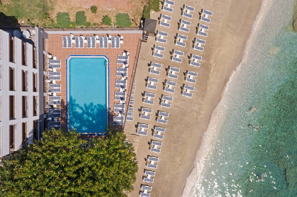 Floria Beach Hotel 4