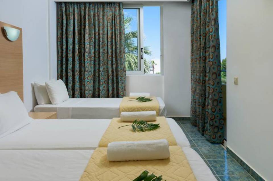 Memphis Beach Hotel  2