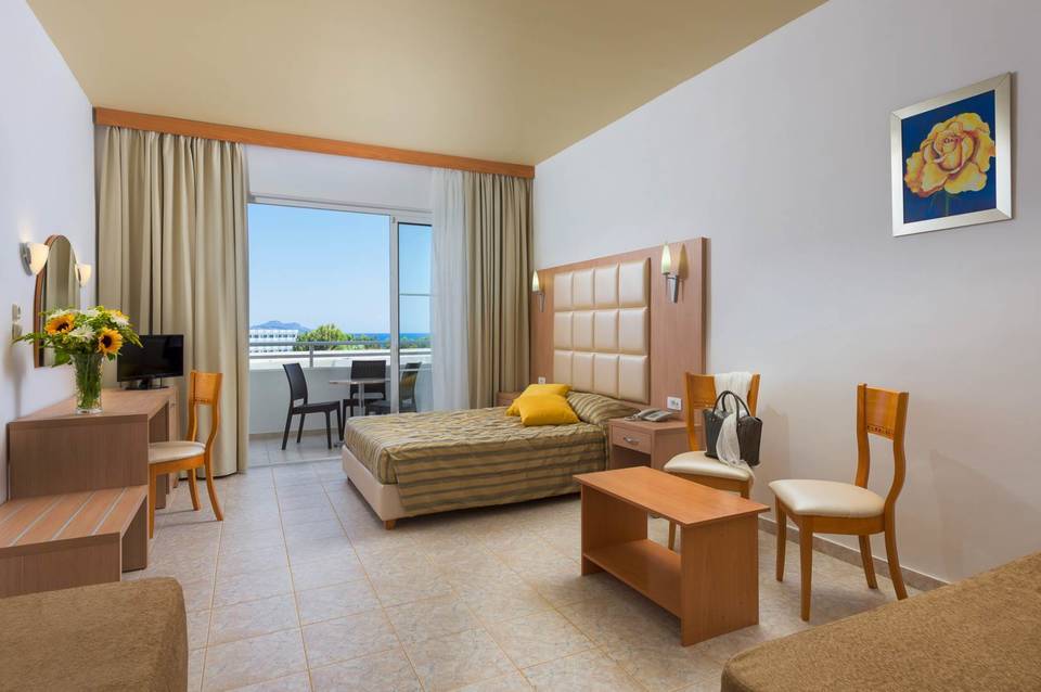 Memphis Beach Hotel  3