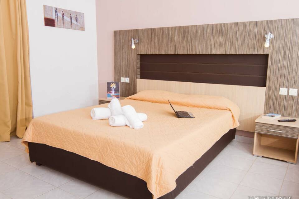 Zoes Hotel 2