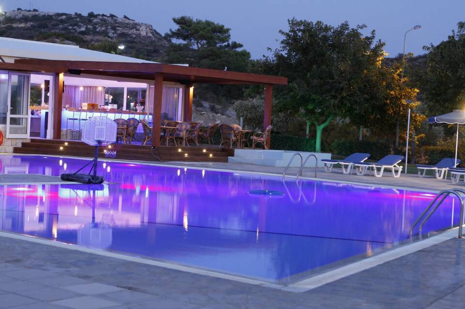 Zoes Hotel 4