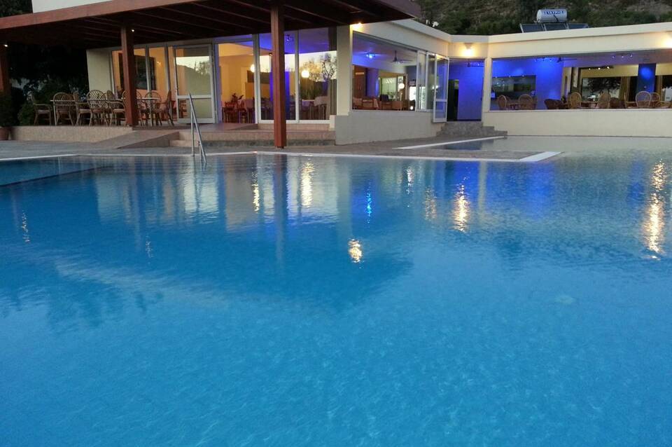 Zoes Hotel 5