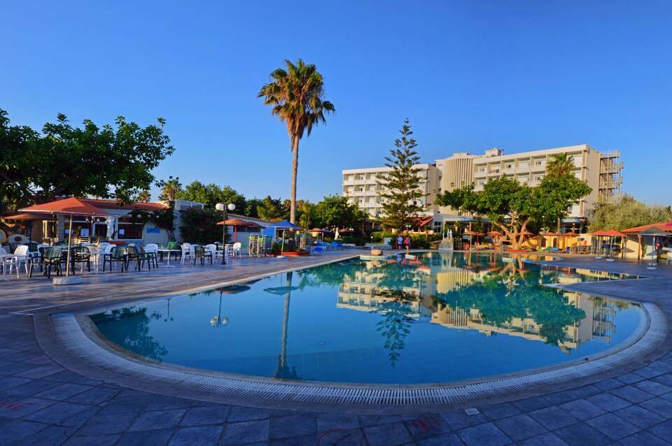 Atlantis Hotel 1