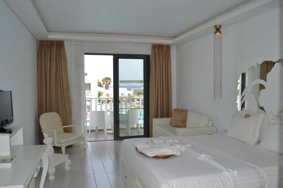 Diamond Deluxe Hotel 4