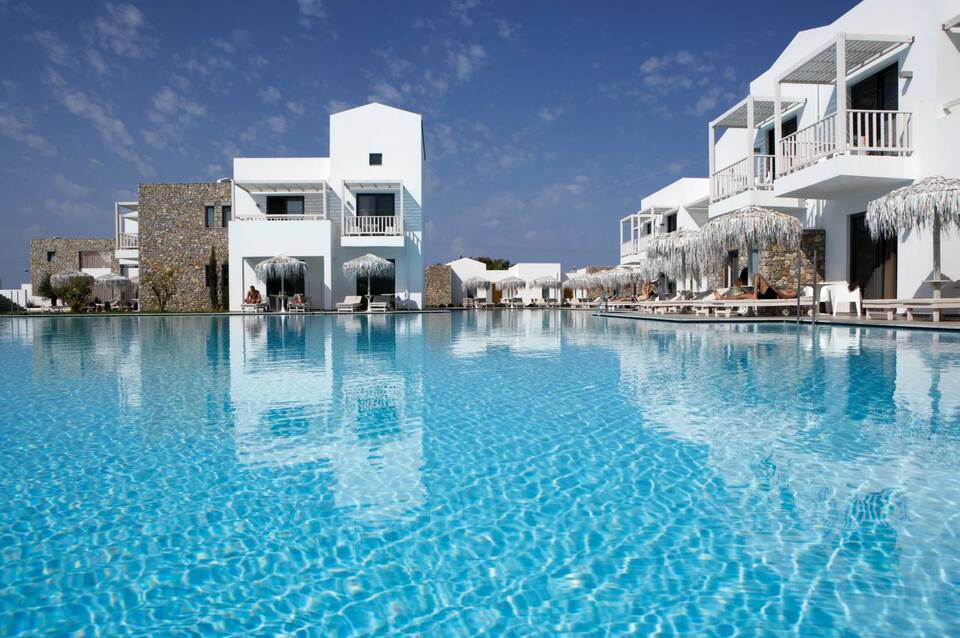 Diamond Deluxe Hotel 1