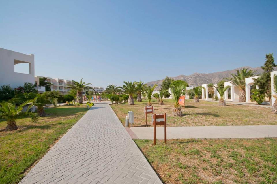 Sovereign Beach Hotel 3