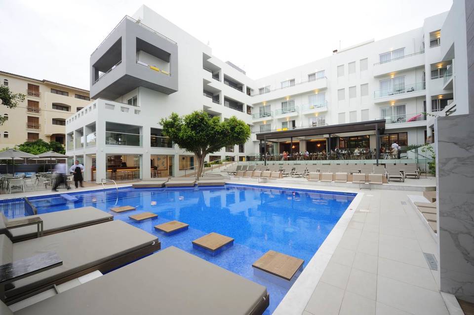 Atrium Ambiance Hotel 4