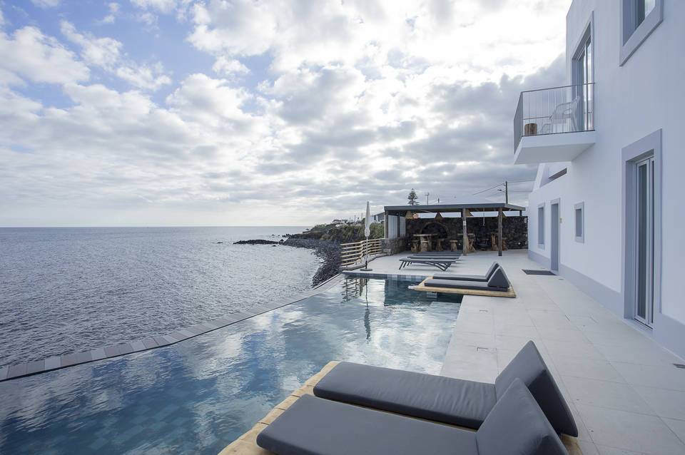 White Exclusive Suites & Villas 1