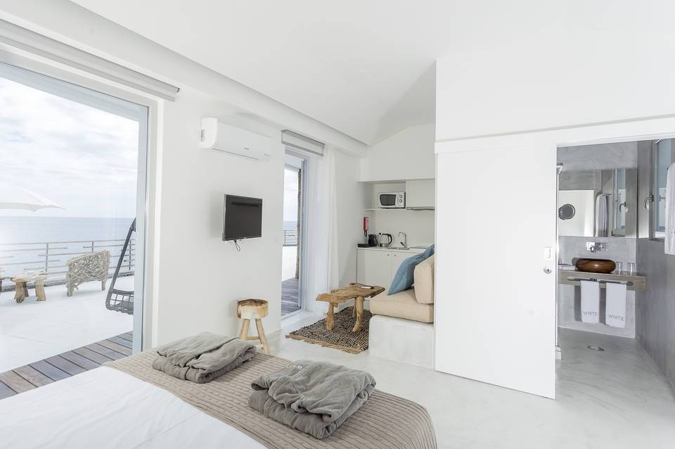 White Exclusive Suites & Villas 4