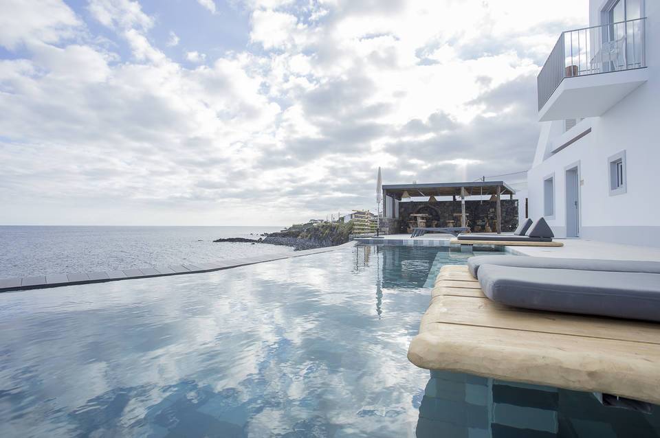 White Exclusive Suites & Villas 2