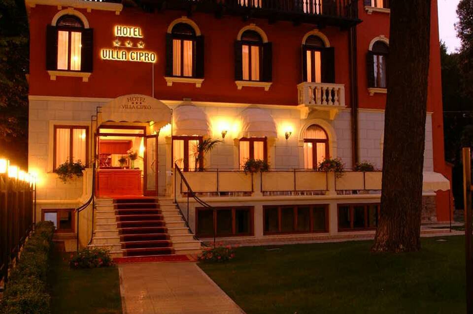 Hotel Villa Cipro 4