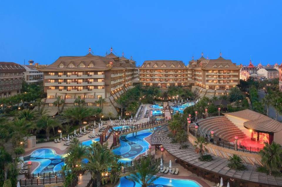 Royal Dragon Hotel 1