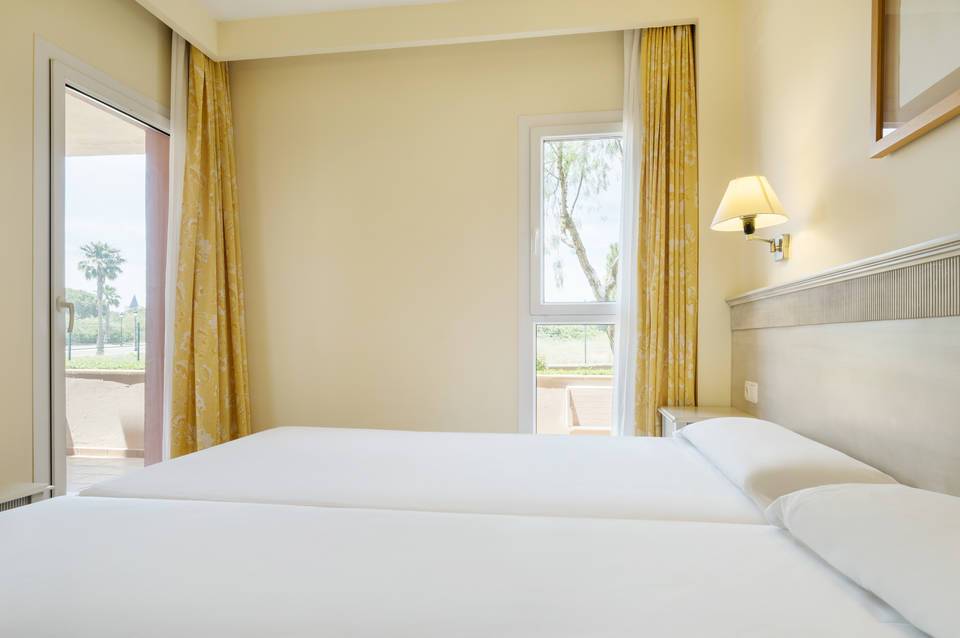 Aparthotel ILUNION Sancti Petri 3