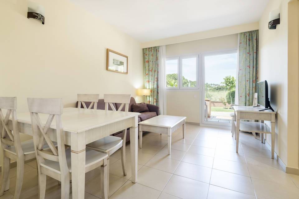 Aparthotel ILUNION Sancti Petri 5