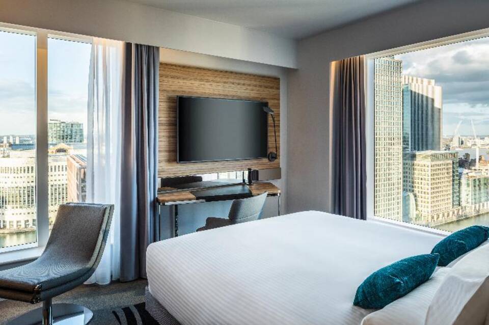 Novotel London Canary Wharf 2
