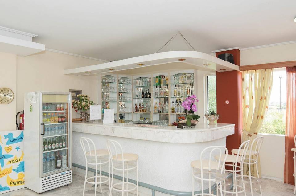 Leonidas Hotel & Studios 2